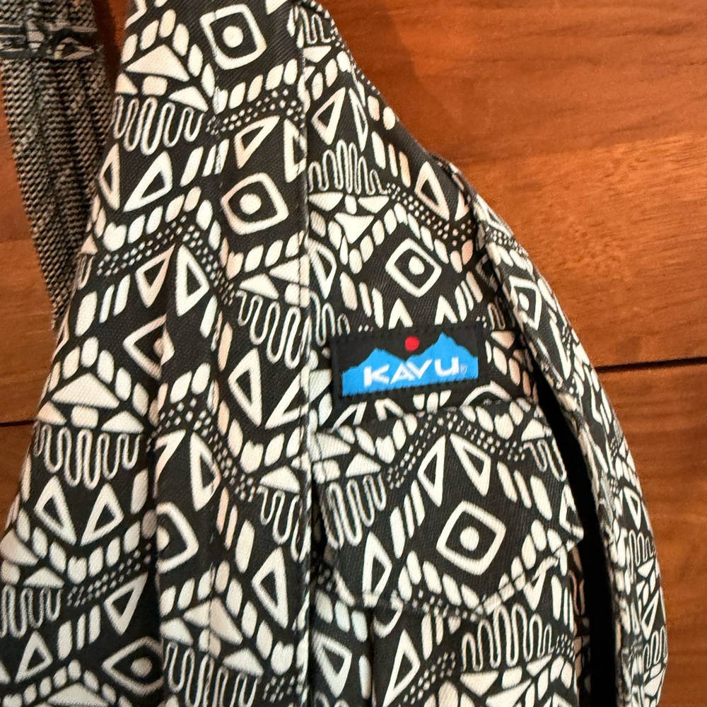 KAVU Original Rope Crossbody Bag ~ Tile Maze - Picture 3 of 14